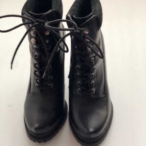 BCBG black high heeled boots - Picture 5 of 8